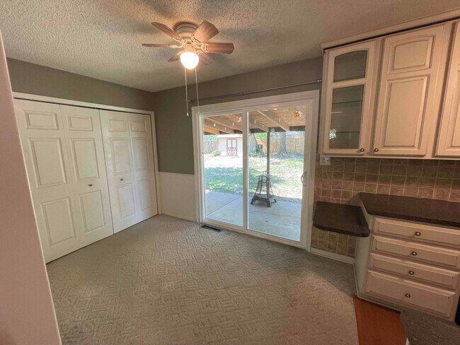 Building Photo - 501 Trotter Ave