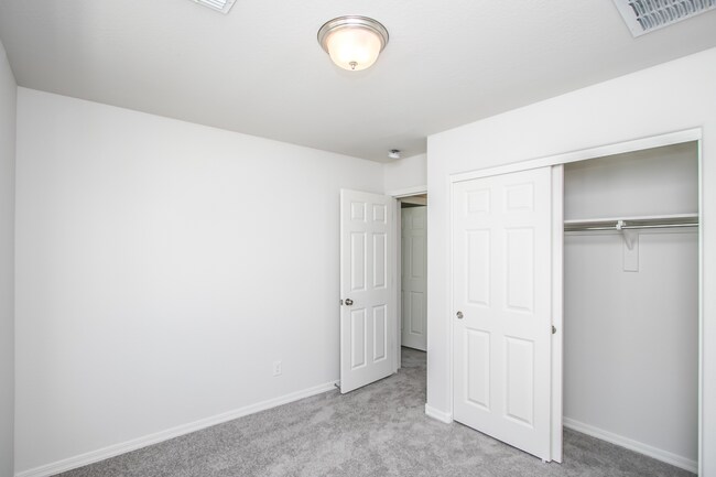 Building Photo - 3Br Home $1799 59th Ave/Broadway