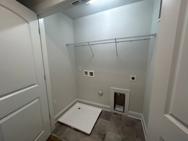 Building Photo - Like NEW Luxury 2-story townhome 2 bedrooms and 2.5 baths + Flex room + 1 car garage in High Point