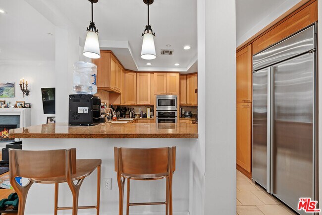Building Photo - 411 N Oakhurst Dr