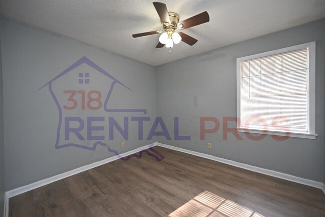 Building Photo - 2207 Lily Dr