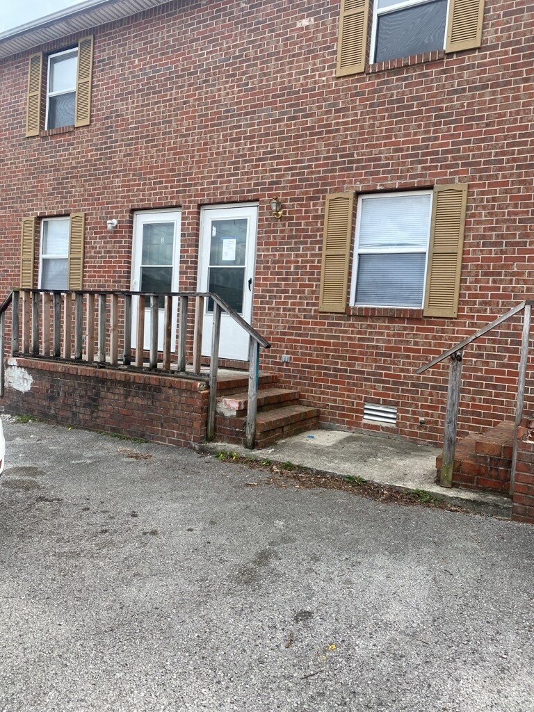 Building Photo - 540 W Stevens St