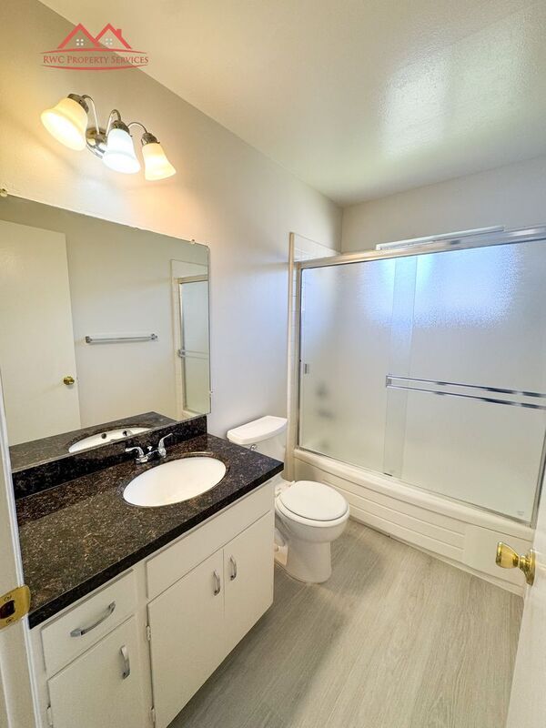 Building Photo - 411 College Ave