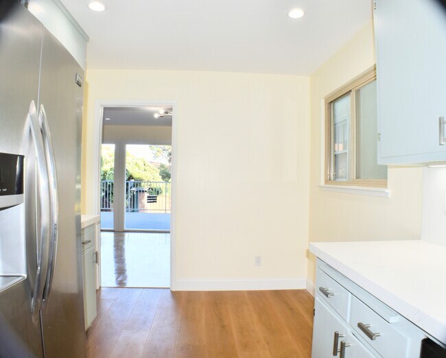 Building Photo - 286 Roosevelt Way