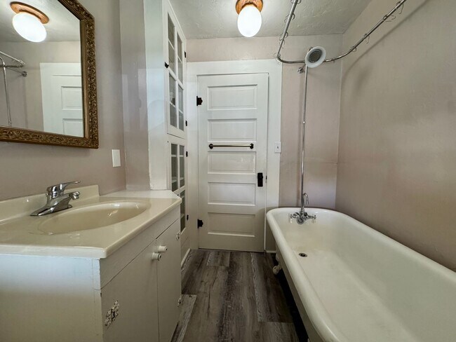 Building Photo - Charming Craftsman in Bandon Heights | 3 Bed / 2 Bath | Ocean & River Views