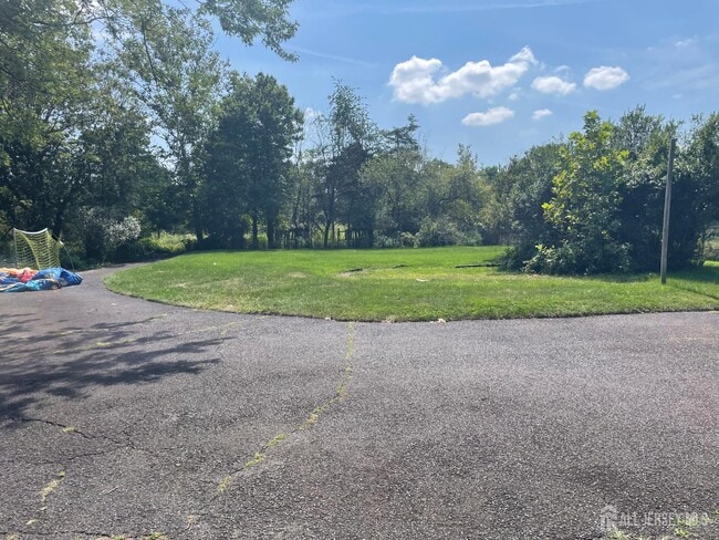 Building Photo - 355 Metlars Ln