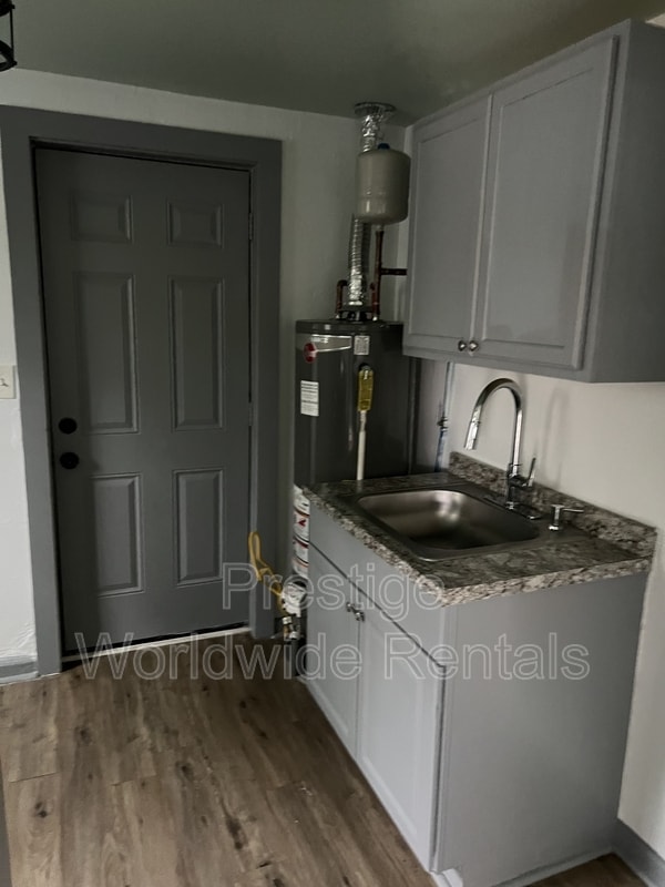 Building Photo - 489 Mellon St