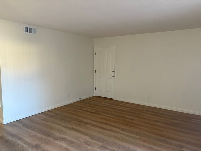 Building Photo - Charming 2 bedroom 2 bathroom Condo in Oceanside!