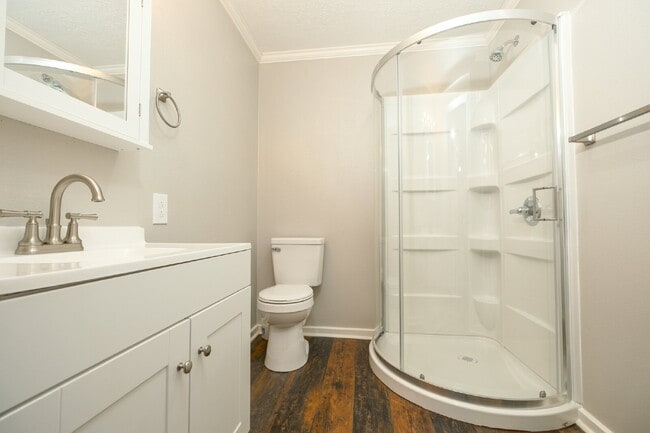 Building Photo - Welcome to 204 Oakland!