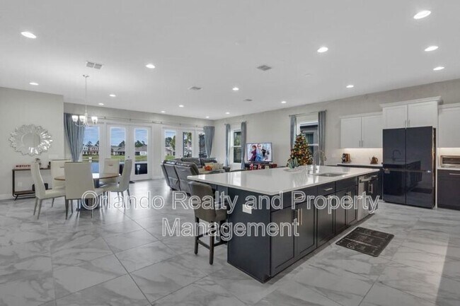 Building Photo - 15155 Mayberry Dr