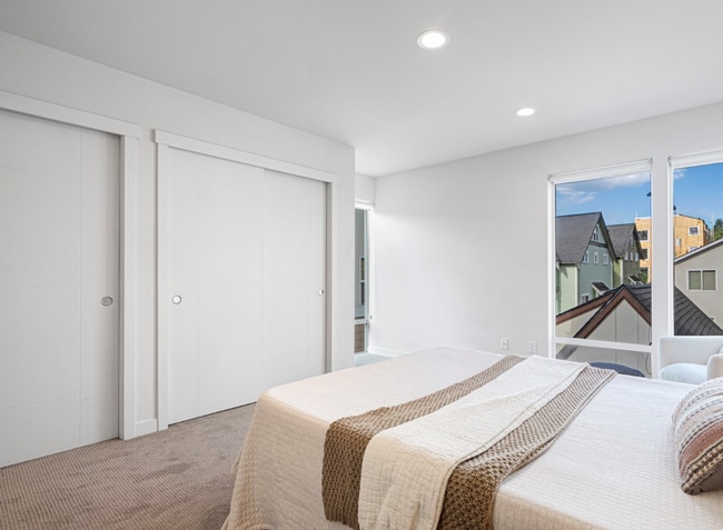 Building Photo - 8853 Stone Ave N