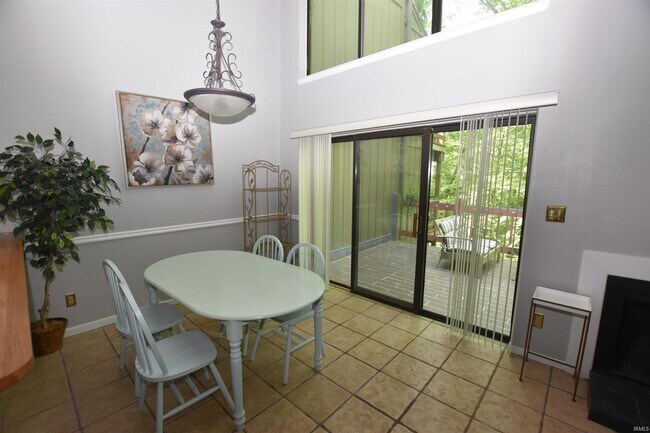 Building Photo - 9022 S Pointe Ridge Ln