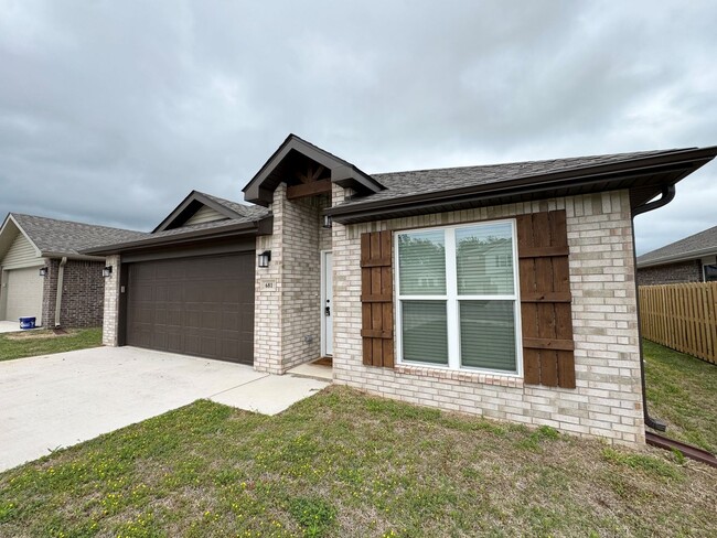 Building Photo - BRAND NEW 4 bedroom 2 bath home in Prairie Grove