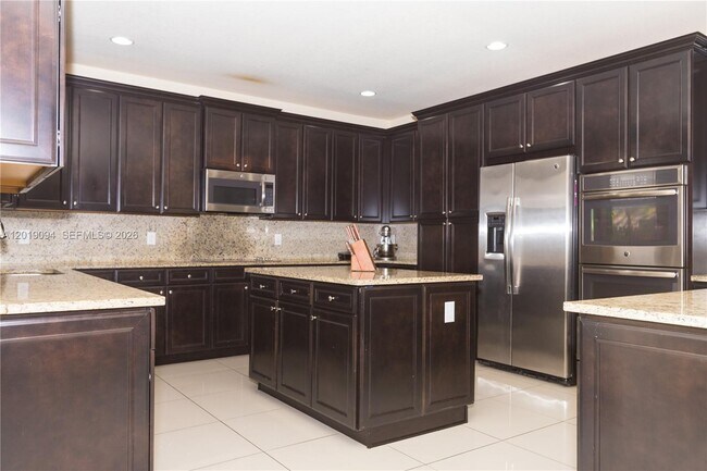 Building Photo - 9965 NW 86th Terrace