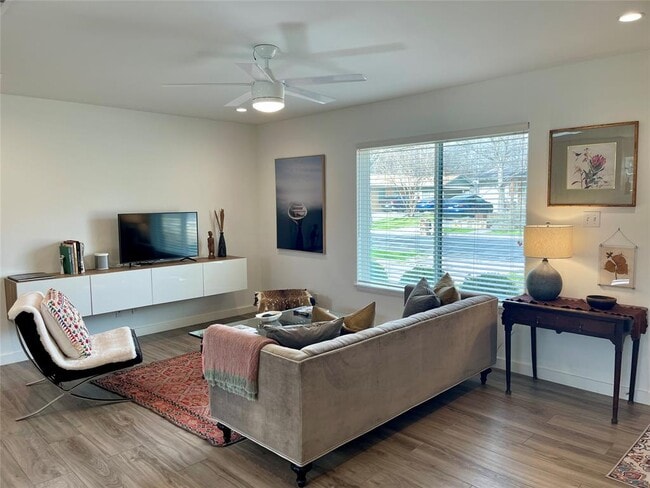 Building Photo - 1809 Forestglade Dr