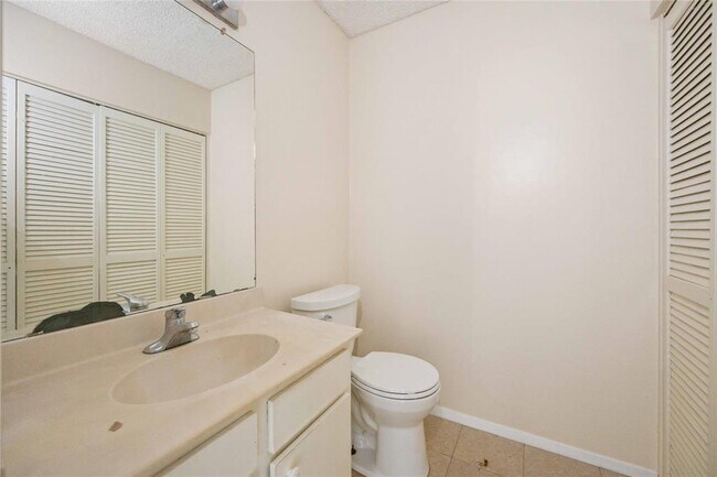 Building Photo - 12033 Bob White Dr