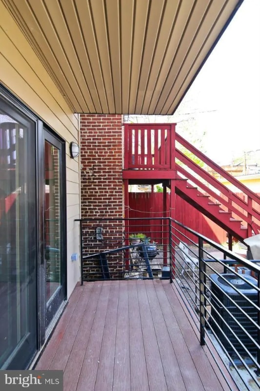 Building Photo - 811-818 8th St NE