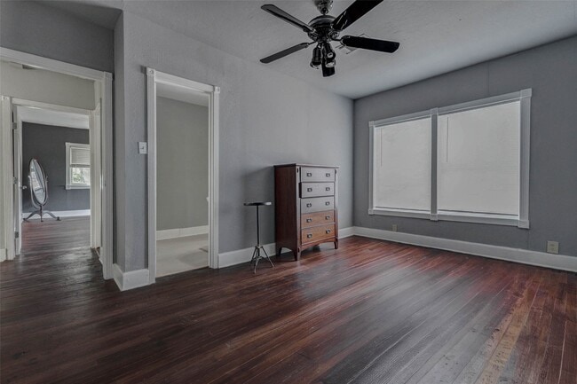 Building Photo - 2410 Cleburne St