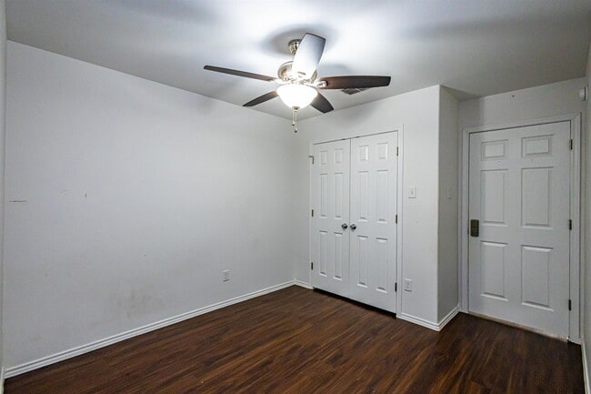 Building Photo - 5520 Stallion Ln
