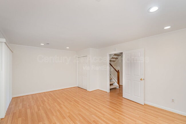 Building Photo - 3009 20th Ct S