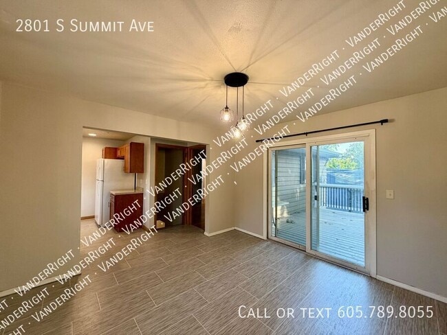 Building Photo - 2801 S Summit Ave