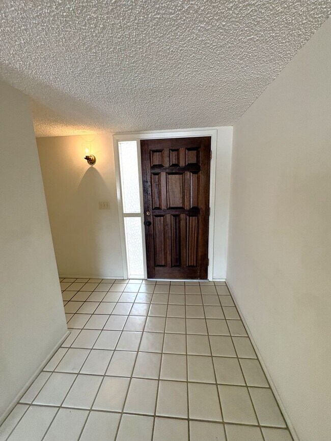 Building Photo - 9061 E Palms Park Dr