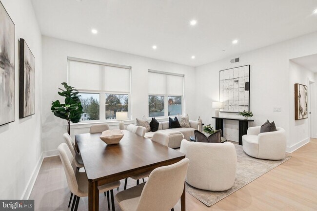 Building Photo - 30 W Allens Ln