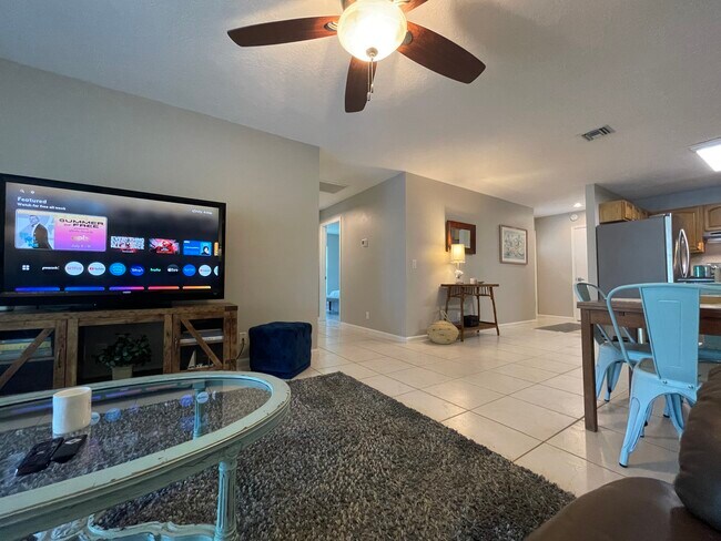 Building Photo - 8043 SE Highpoint Way