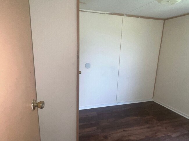 Building Photo - 3 Bedroom Singlewide Mobile Home