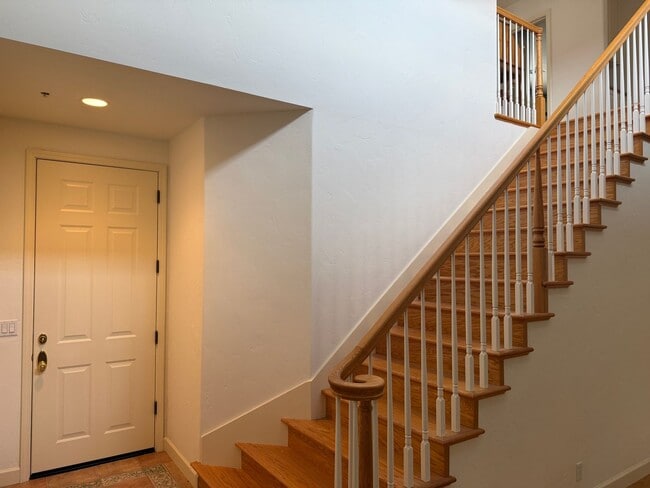 Building Photo - Los Altos Townhouse