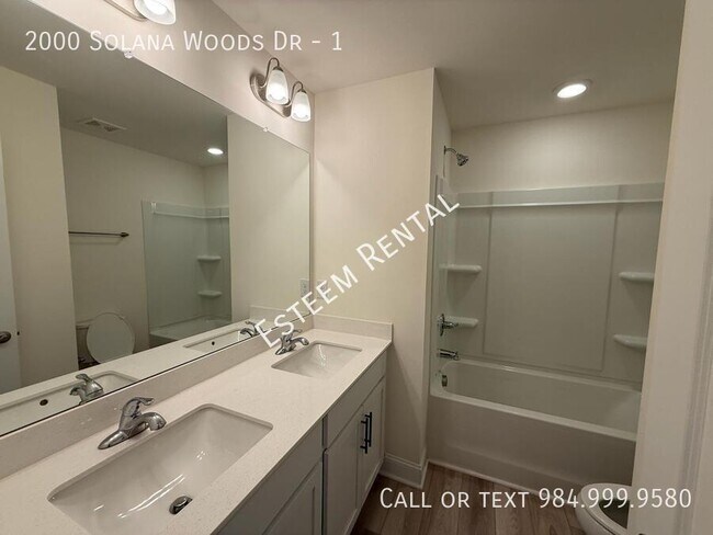 Building Photo - 2000 Solana Wds Dr