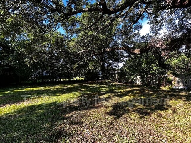 Building Photo - 6422 Solandra Dr