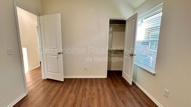 Building Photo - 11417 N University Ave