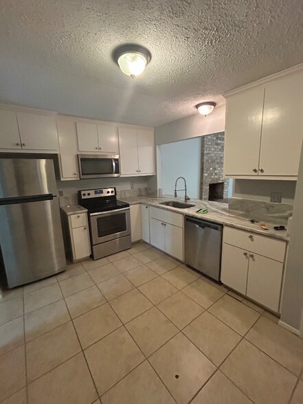 Building Photo - 31 Capewood Ct