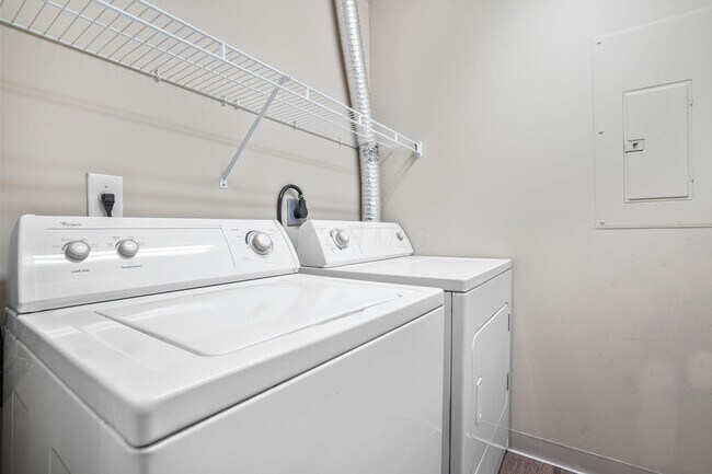 Building Photo - 4951 Stratford Pine Ln