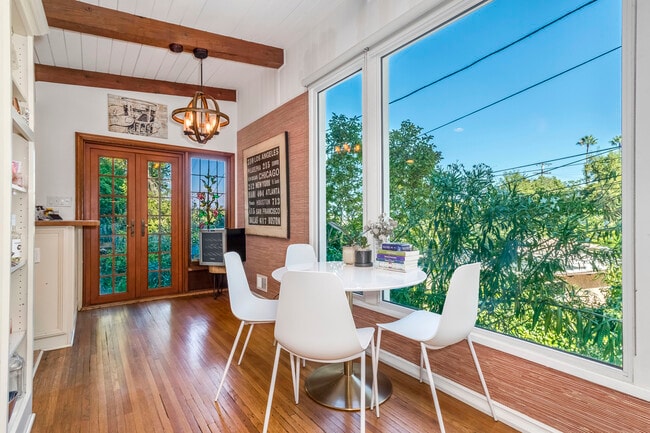 Building Photo - 2385 Sunset Heights Dr