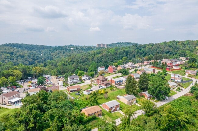 Building Photo - AVAILABLE OCT 1ST!! GORGEOUS 2 BEDROOM IN ...