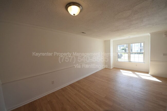 Building Photo - 701 Nottaway Dr