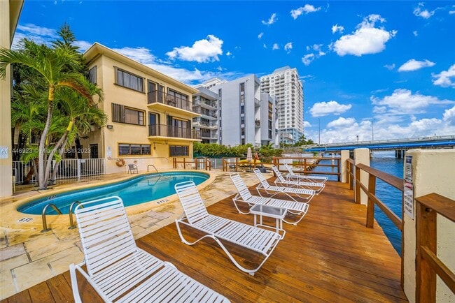 Building Photo - 7845 NE Bayshore Ct