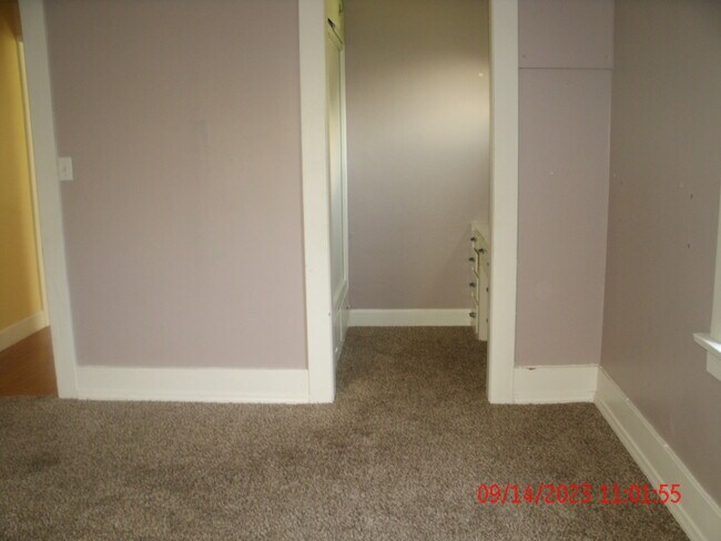 Building Photo - 1056 E 1st St