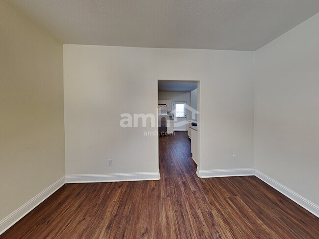 Building Photo - 10439 Vaughn Way