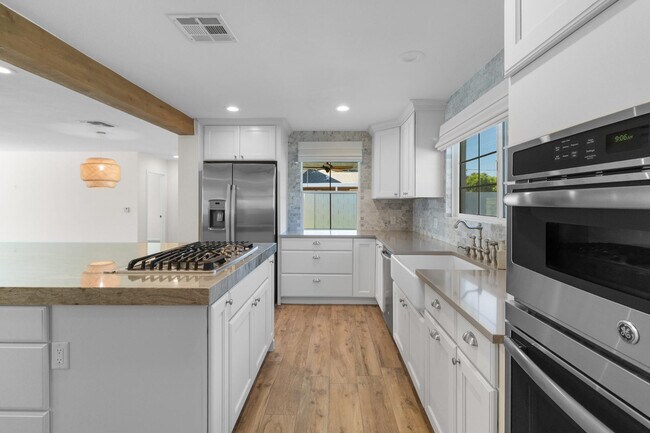 Building Photo - 6508 N 85th Pl