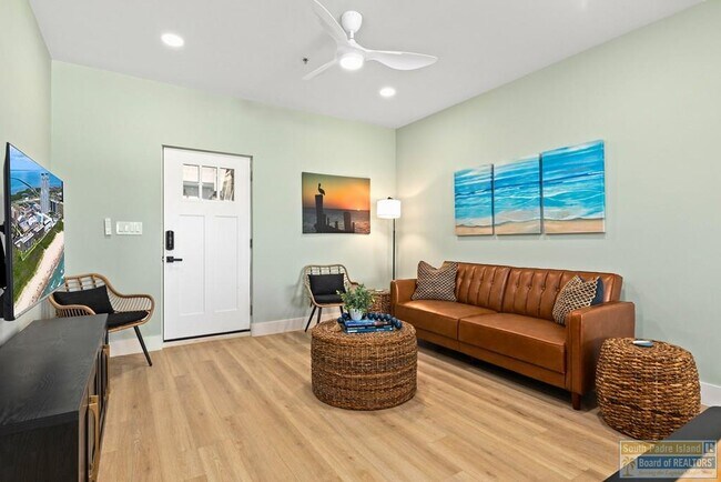 Building Photo - 111 W Sunny Isle Dr