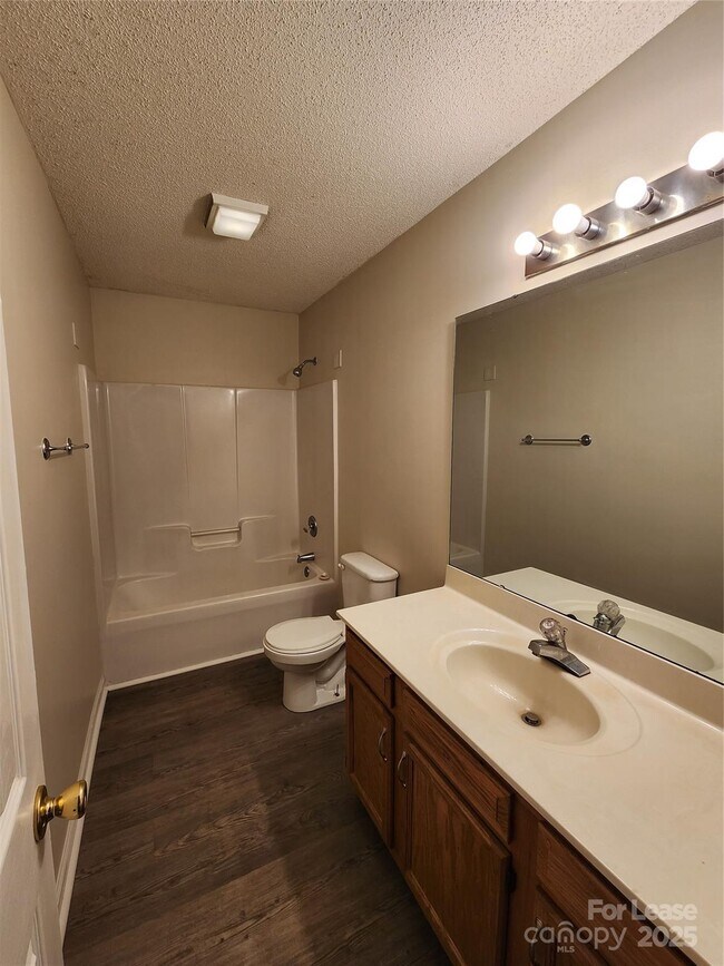 Building Photo - 5127 Daffodil Ln