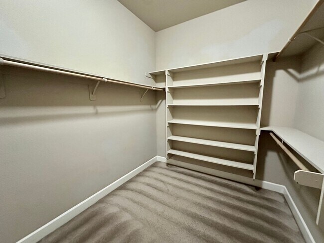 Building Photo - $2,295 Locan & Gettysburg, 4 Bedroom Home - Rialto Ave, Clovis