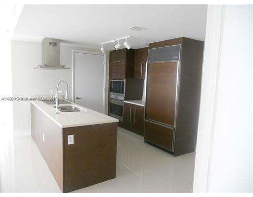 Building Photo - 495 Brickell Ave