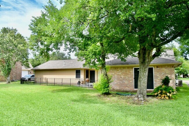 Building Photo - 3543 Tamarisk Ln