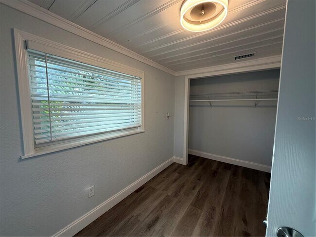 Building Photo - 1947 Chenango Ave