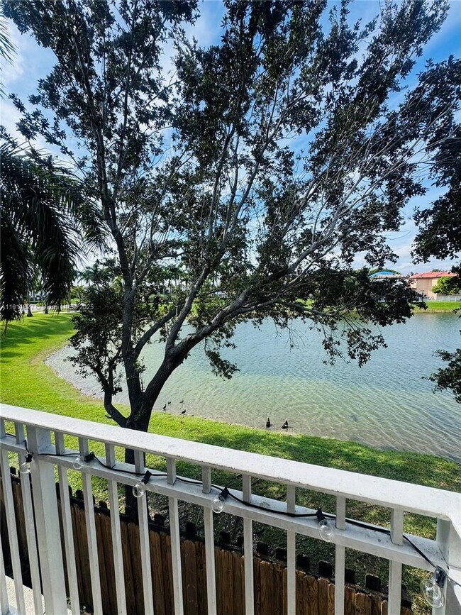 Building Photo - 364 NE 25th Pl