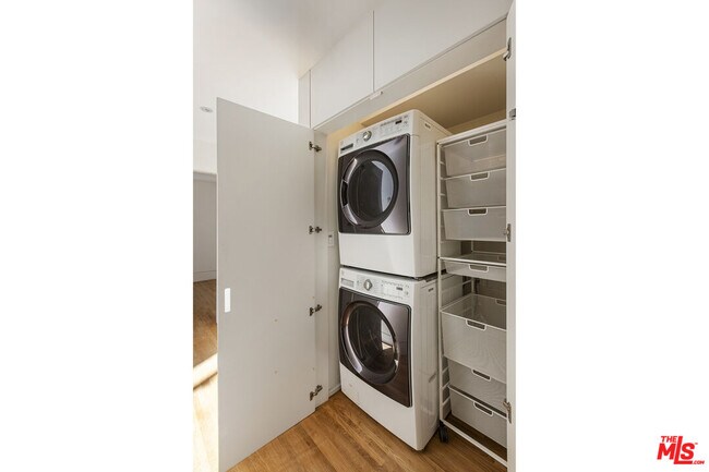 Building Photo - 631 Cross Ave